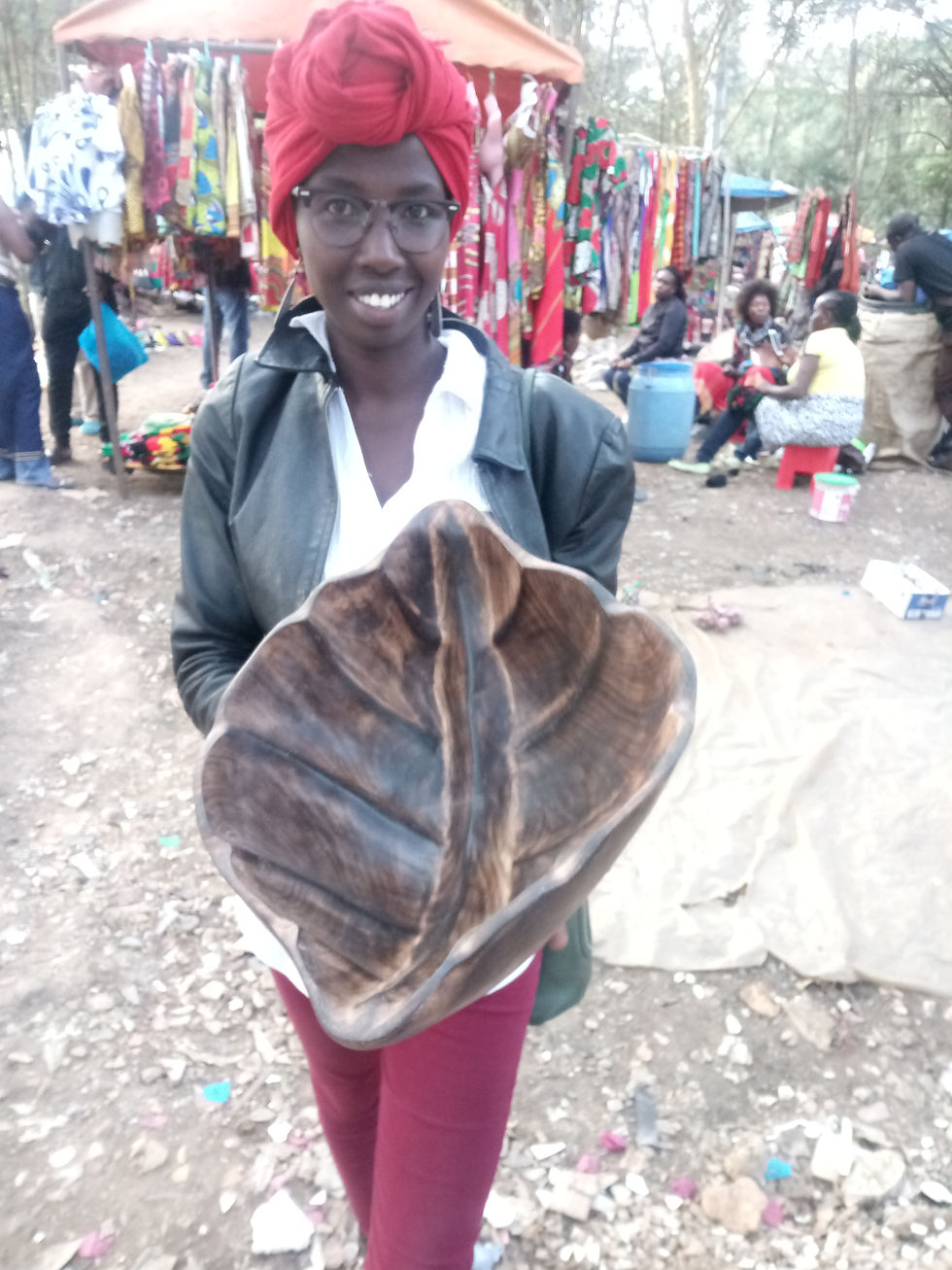 Thumbnail: Leaf Carved Wooden Bowl