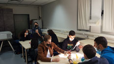 תלמידי יא ויב מתנסים בטכנולוגיות של הנדסה גנטית במכון ויצמן