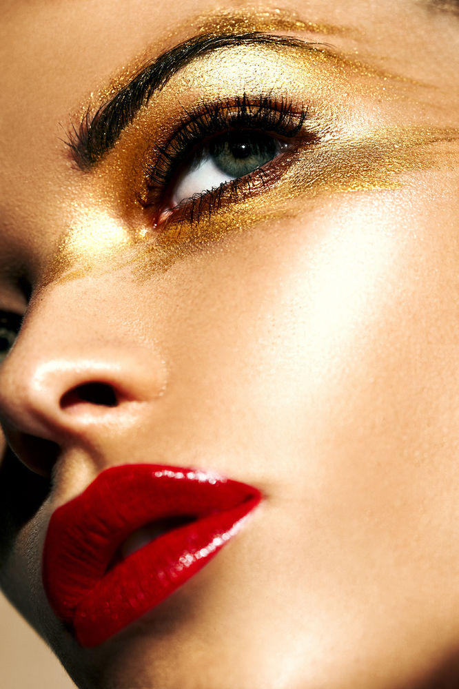 Red or red? The lipstick effect that boosts psychological wellbeing