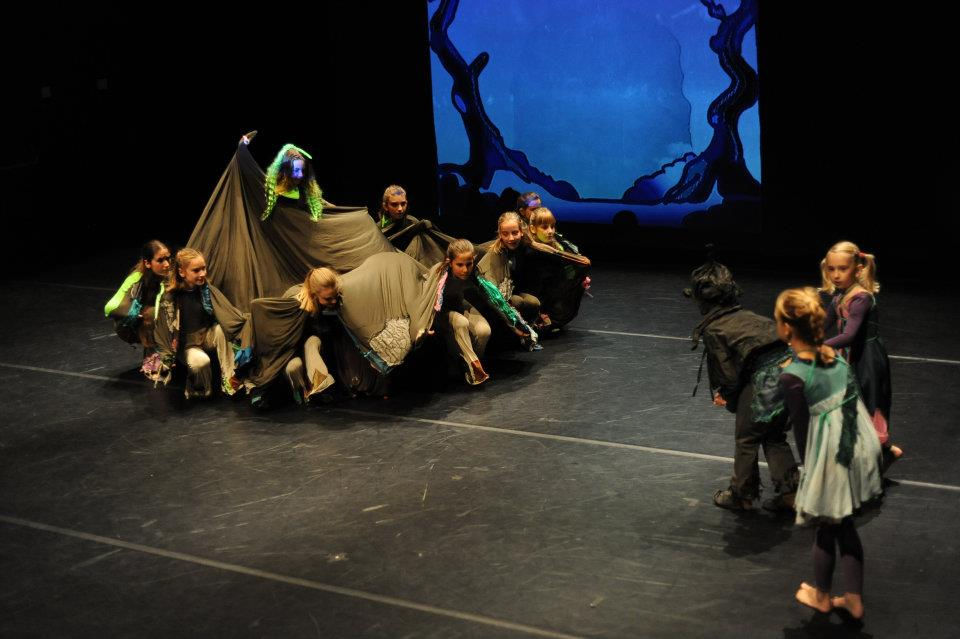 387231_276934949036283_927004011_n