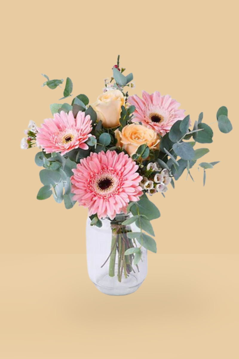 Gerberas rositas en florero