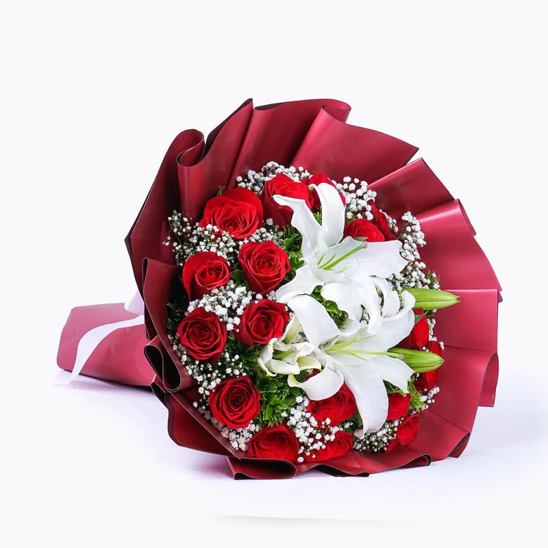 24 Rosas en Ramo y Lirios Blancos MONTERREY