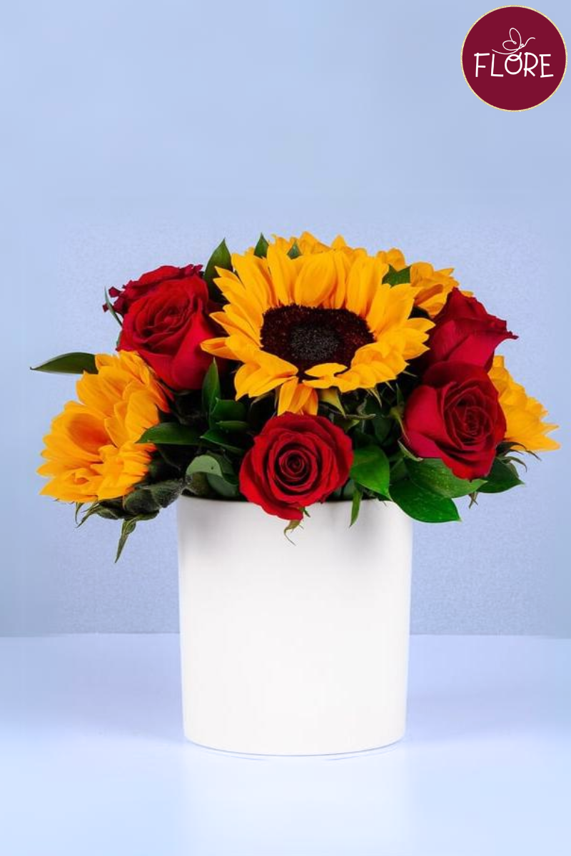 Rosas rojas y girasoles sol