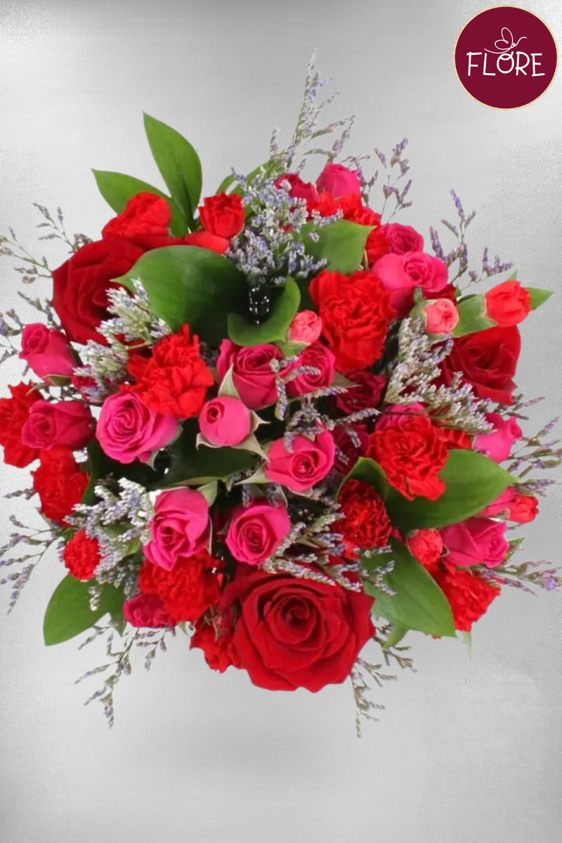 Rosas rojas y claveles rojos