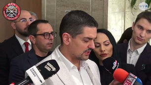 Има много неподходящи, за да не кажа скандални лица в служебния кабинет на Гюров!