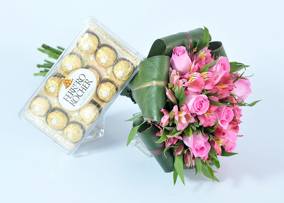 Miniatura: Buquê Elegance de 8 Rosas e Astromélias  e Ferrero Rocher