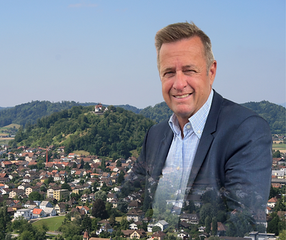 Stefan Hantke mit Staufberg im Hintergrund