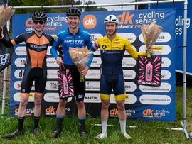 Jongedijk wint in Peest, Neefjes top 10 in Schotland