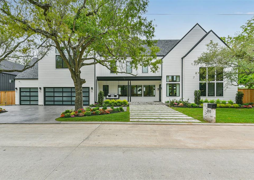 Custom architecture design house in Friendswood, TX