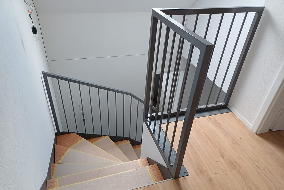 Treppe mit Geländer