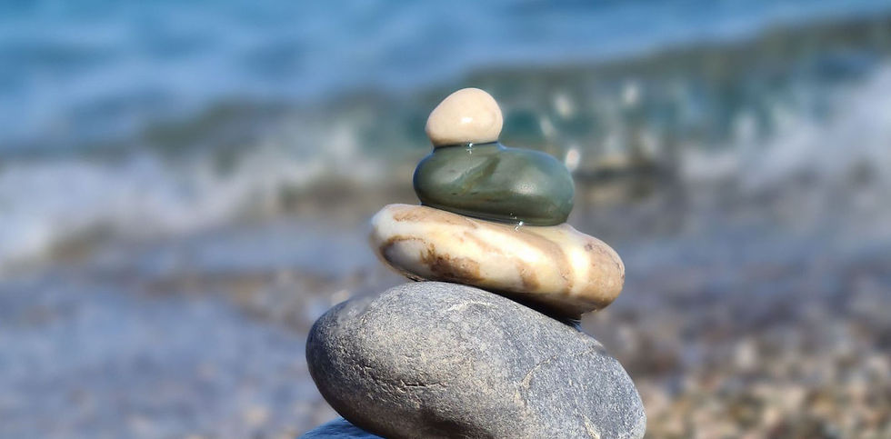 Mer calme avec des cailloux zen-02.jpg