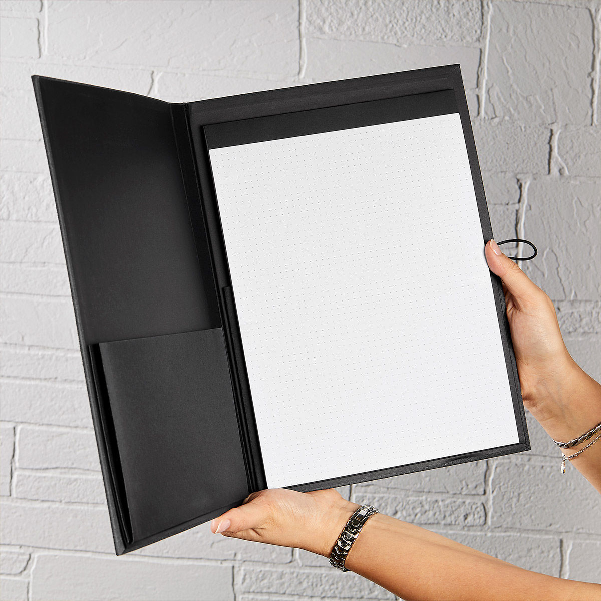 CARPETA CON PRÁCTICO CLIP METÁLICO CON BLOCK "REND"