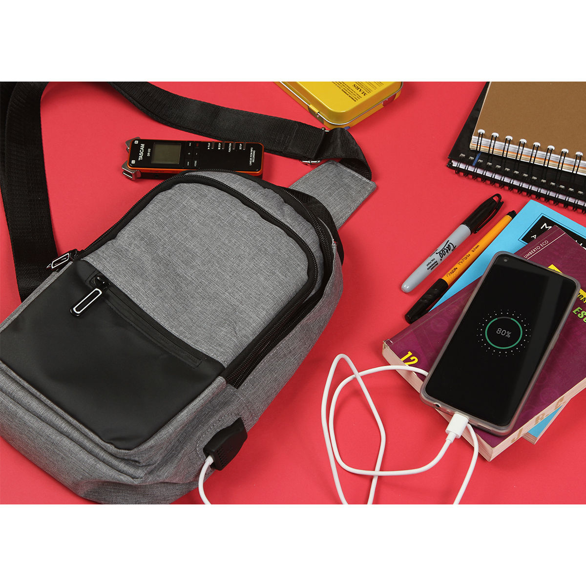 10PZAS MOCHILA DE HOMBRO CON CABLE USB "VIE"