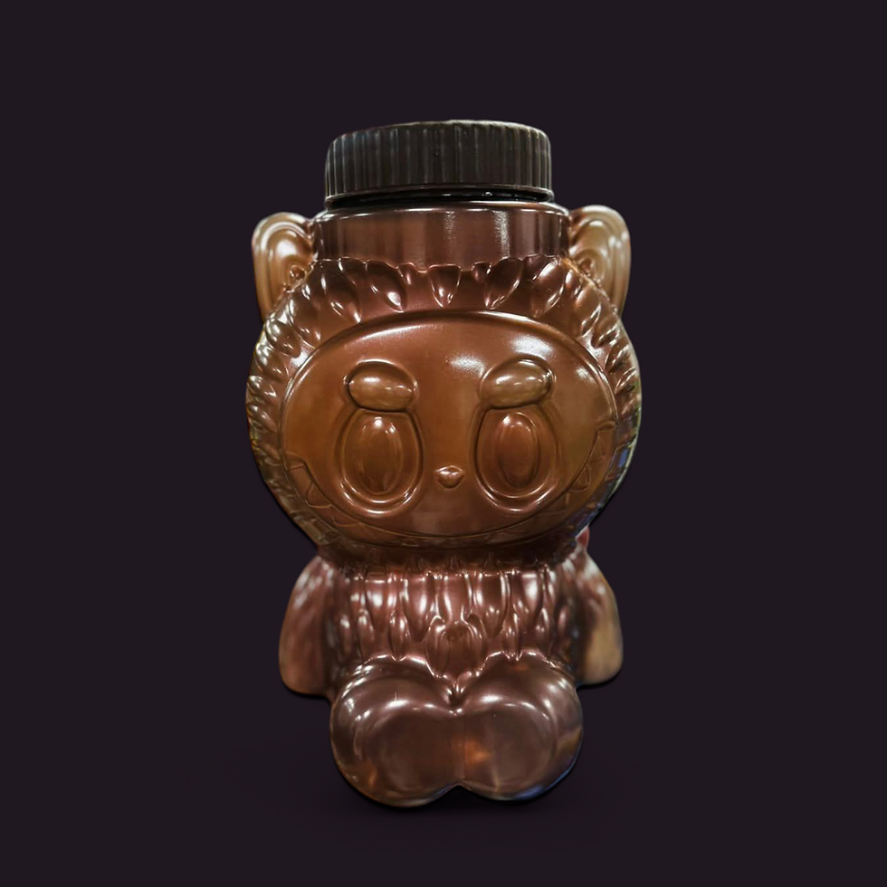 Miniatura: 50PZAS VASO DULCERO PLÁSTICO EN FORMA DE  "LUBUBU CON POPOTE 1L"