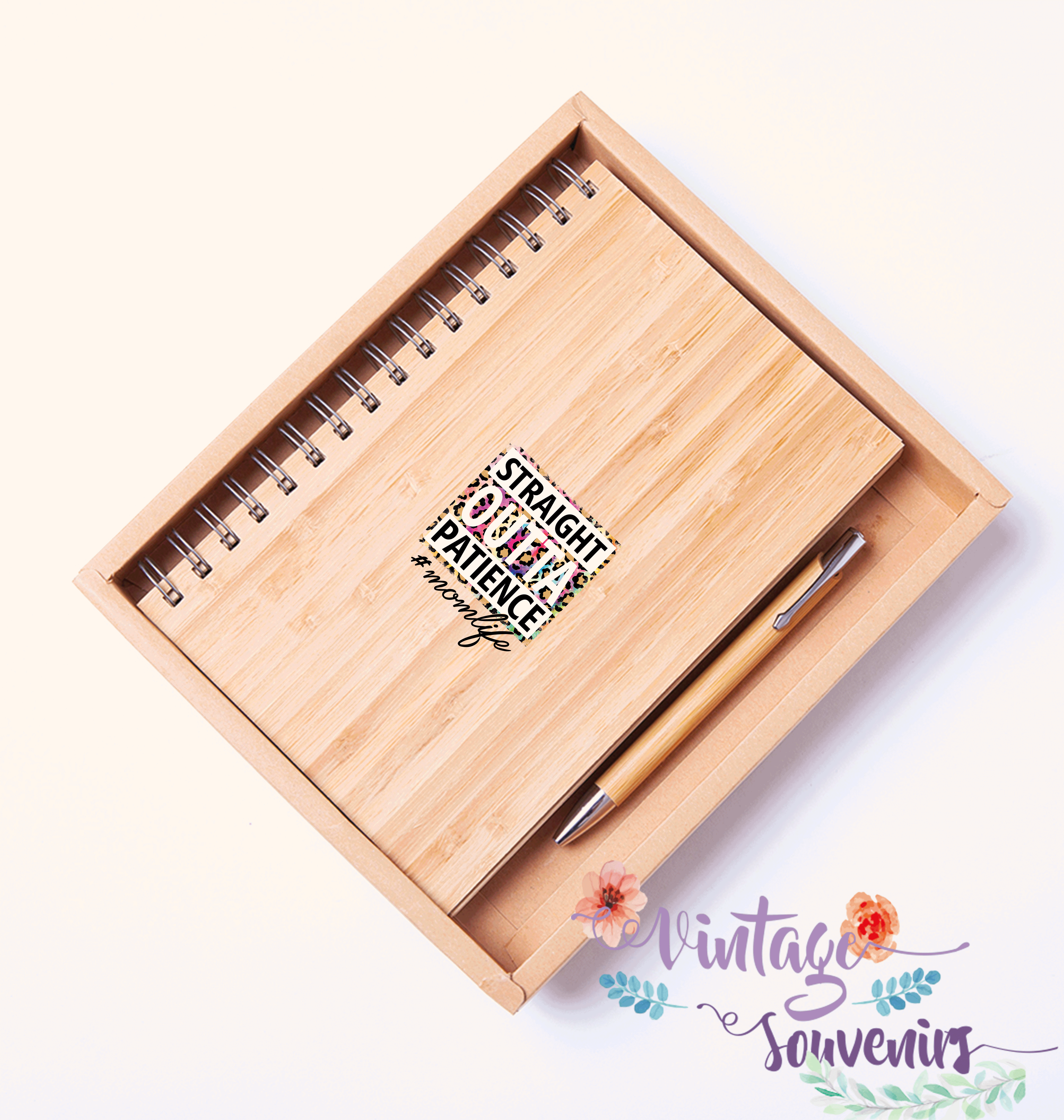 SET DE LIBRETA Y BOLÍGRAFO EN CAJA DE REGALO BAMBÚ "ALTER" DISEÑOS MAMÁ