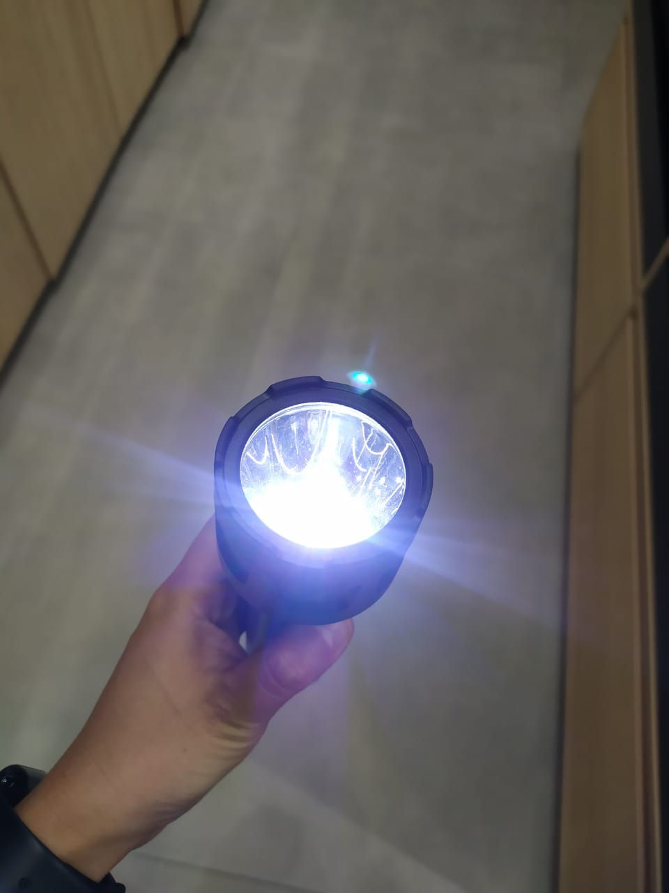 Miniatura: 25PZAS LÁMPARA RECARGABLE CON LUZ LED "FLAS"