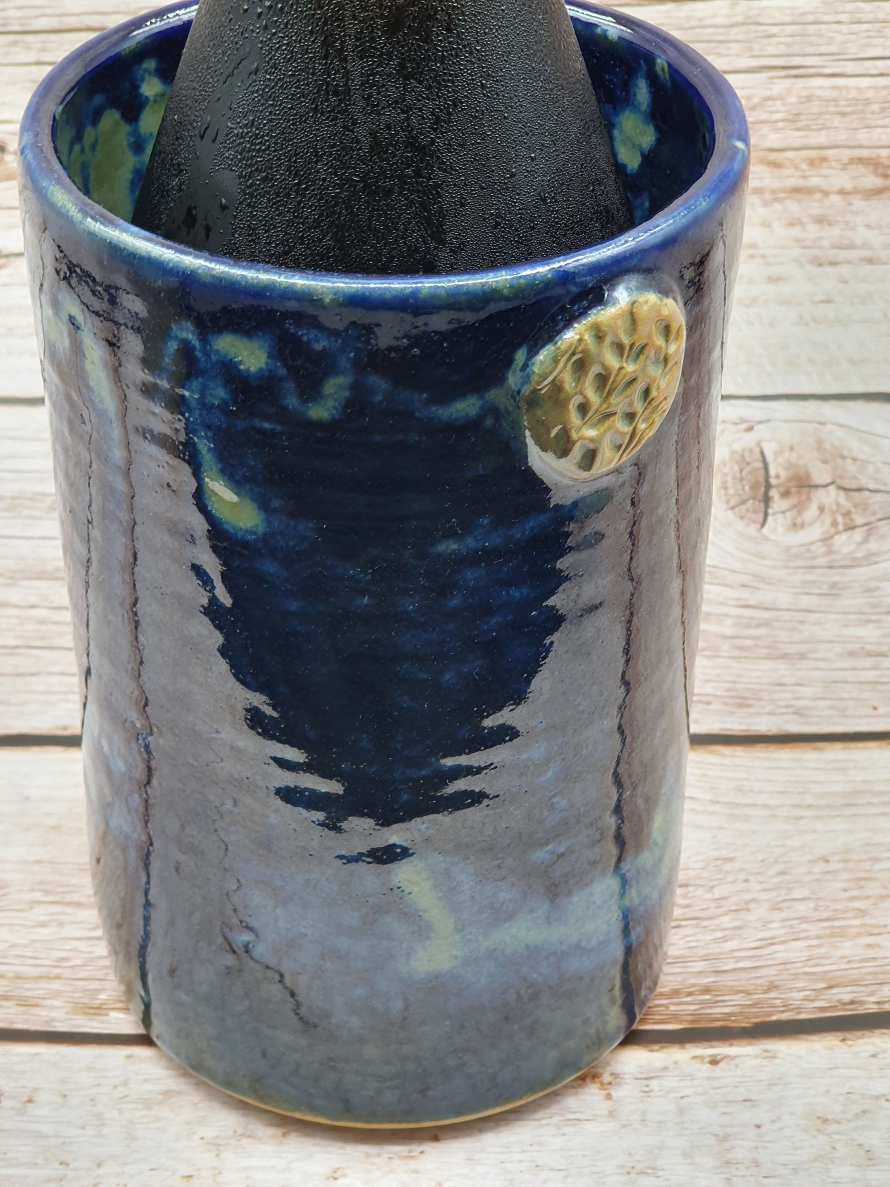 Wine bottle cooler - leaf button