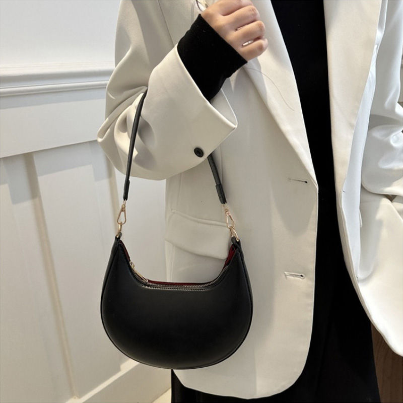Thumbnail: New Fashionable High-end Moon-shaped Baseball Bag Showing Luxury Women's Single 