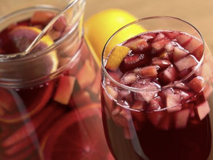 8 Receitas simples de drinks com água com gás sem álcool