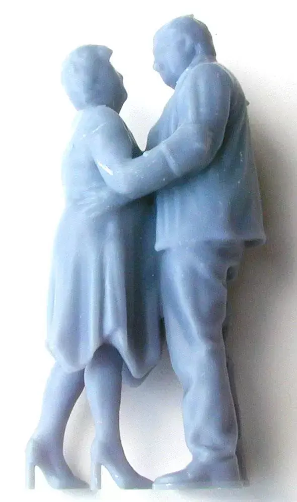 Thumbnail: OLDER COUPLE EMBRACING / DANCING Resin Print G Scale 1/24