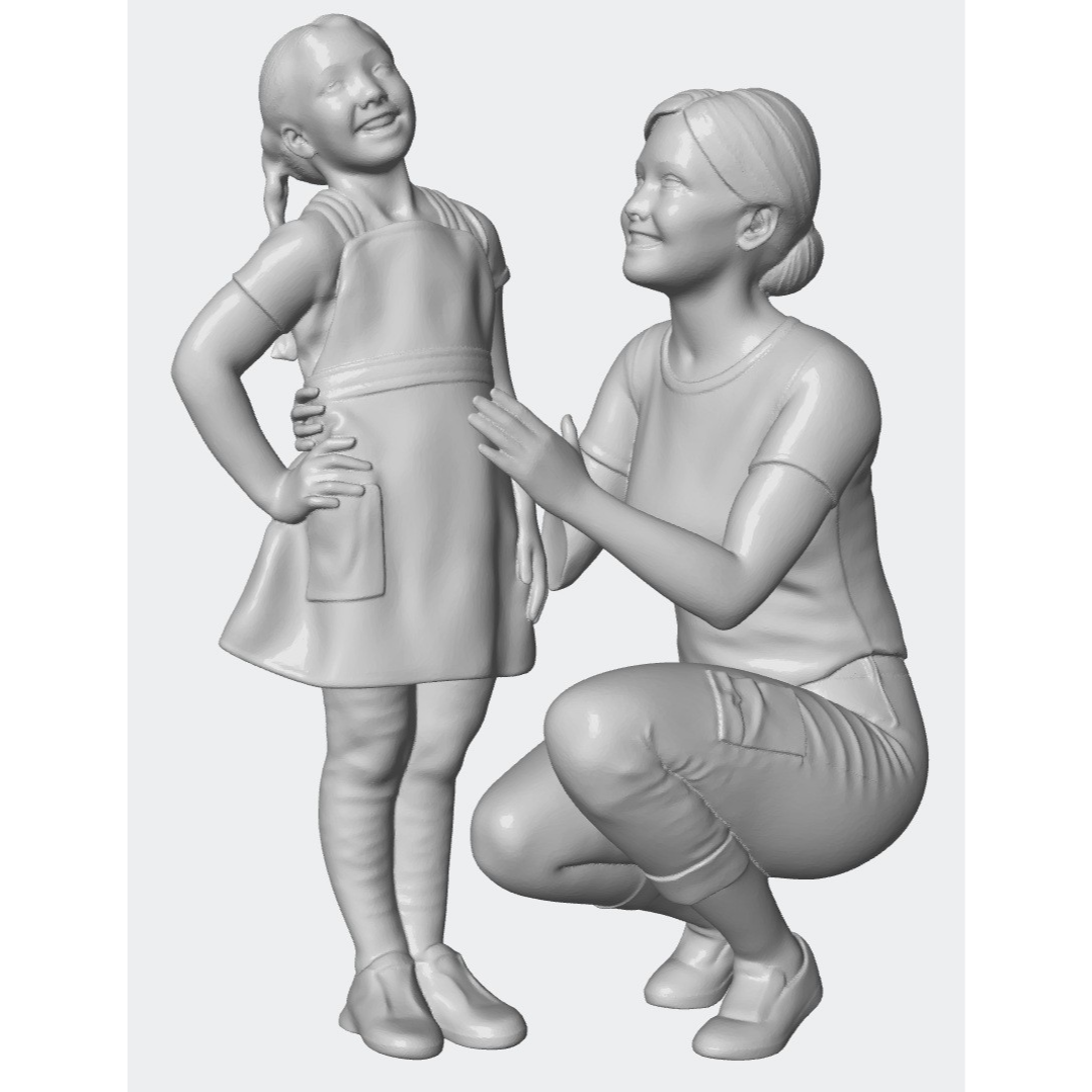 N083 Woman with Child - Choose your scale