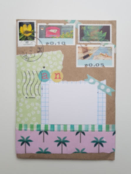 Happymail_Umschlag_rosa_grün_Briefmarken