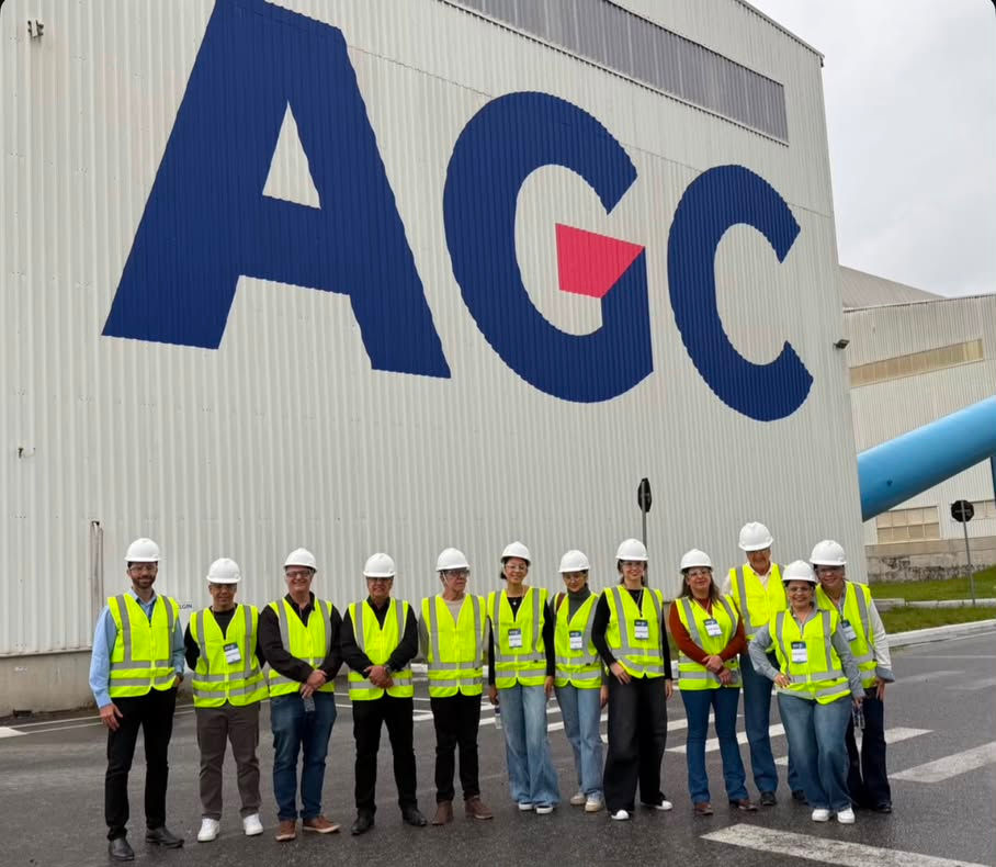Contramarco participa de visita técnica à fábrica da AGC Vidros do Brasil
