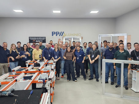 Programa de capacitação técnica em esquadrias inclui novas etapas em março