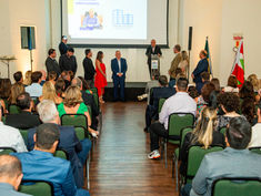 Nova diretoria assume comando da Ascevi e do Sindicavidros-SC