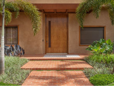 A porta de entrada como cartão de visitas da casa 