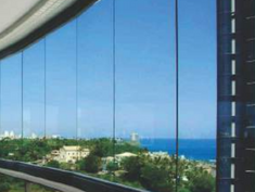 Sistema de fechamento de sacadas amplia aproveitamento dos espaços 