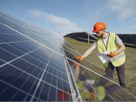 ENERGIA SOLAR ATINGE 37 GIGAWATTS E SUPERA R$ 179,5 BILHÕES EM INVESTIMENTOS NO PAÍS, DIZ ABSOLAR