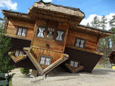 Curiosidade: conheça as casas de ponta‑cabeça pelo mundo