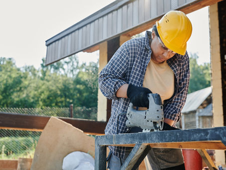 NÚMERO DE MULHERES NA CONSTRUÇÃO CIVIL CRESCE 120%, MAS PARTICIPAÇÃO AINDA É BAIXA NO SETOR
