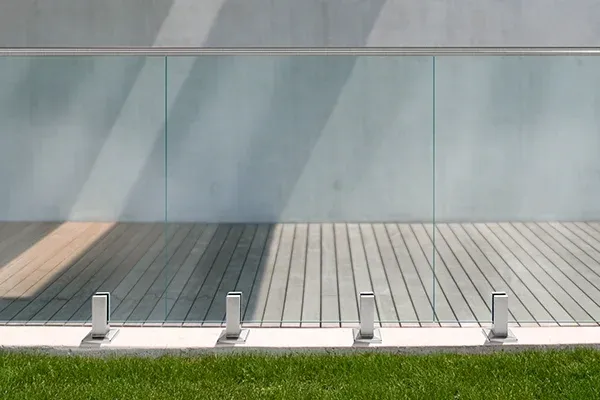 Q-Railing apresenta linha de guarda-corpos durante o SAIE VETRO