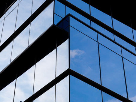 Curiosidade: por que o vidro ganhou protagonismo na arquitetura?