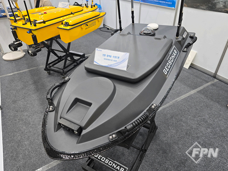 [2025 FireEXPO] “원격으로 인명 수색한다”… 지오소나(주), 수상드론 ‘GEOSONAR-MQ3’