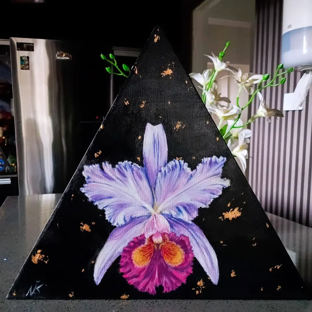𝒑𝒖𝒓𝒑𝒍𝒆 𝒄𝒂𝒕𝒕𝒍𝒆𝒚𝒂 𝒐𝒓𝒄𝒉𝒊𝒅 by Nishika, vibrant purple orchid on triangle canvas
