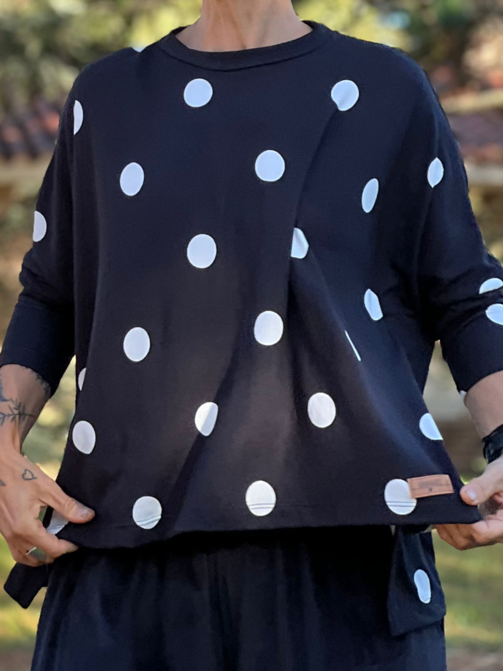 remera amplia negra