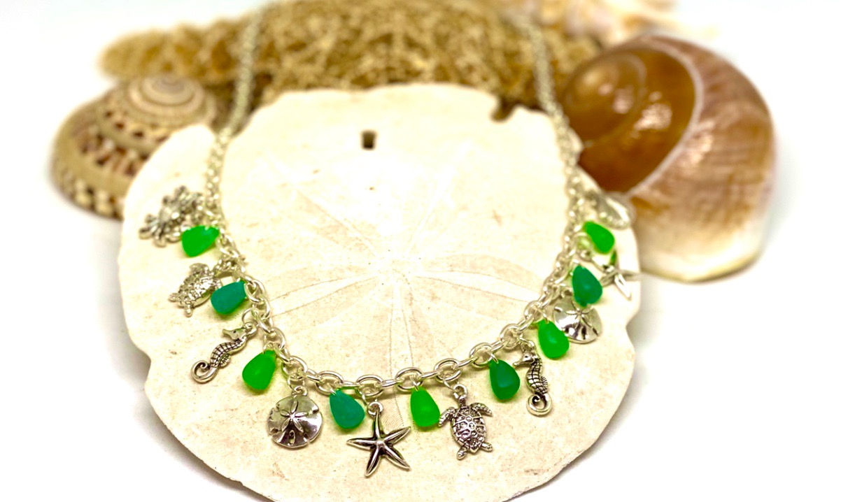 Collar con dije costero