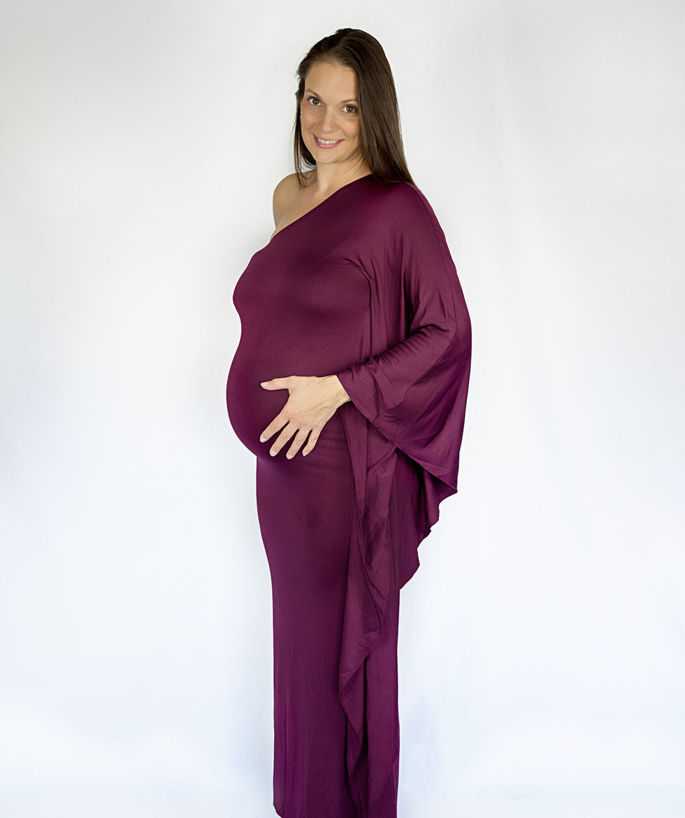 Sleeveless maternity dress for summer days