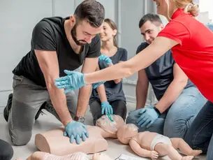 What is an Advanced First Aid Course and Who Should Take It?