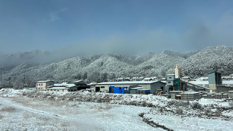 Take the train to TAKAYAMA!