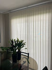 Cortinas verticales sunscreen para oficinas en Santiago Centro