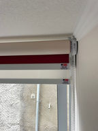 Cortinas roller inteligentes controladas por Alexa en living