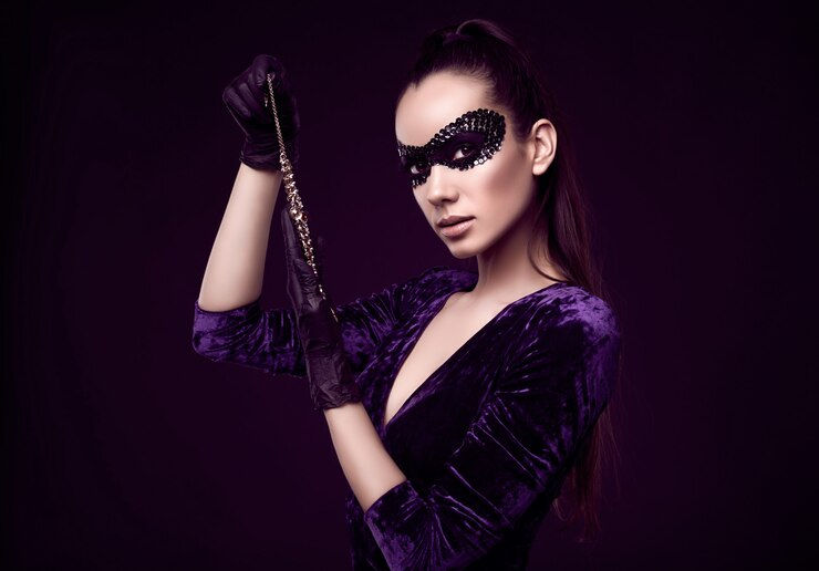 elegant-brunette-woman-sequins-mask-with-black-gloves-looks-diamond-necklace_149155-4678.j