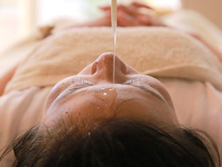 シロダーラをうける人