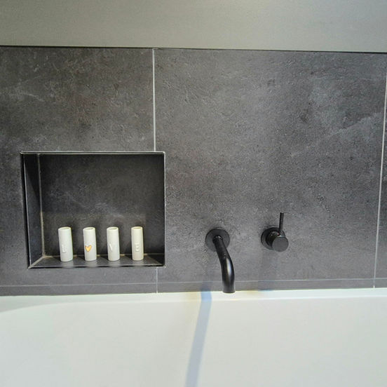 Tiled bath niche