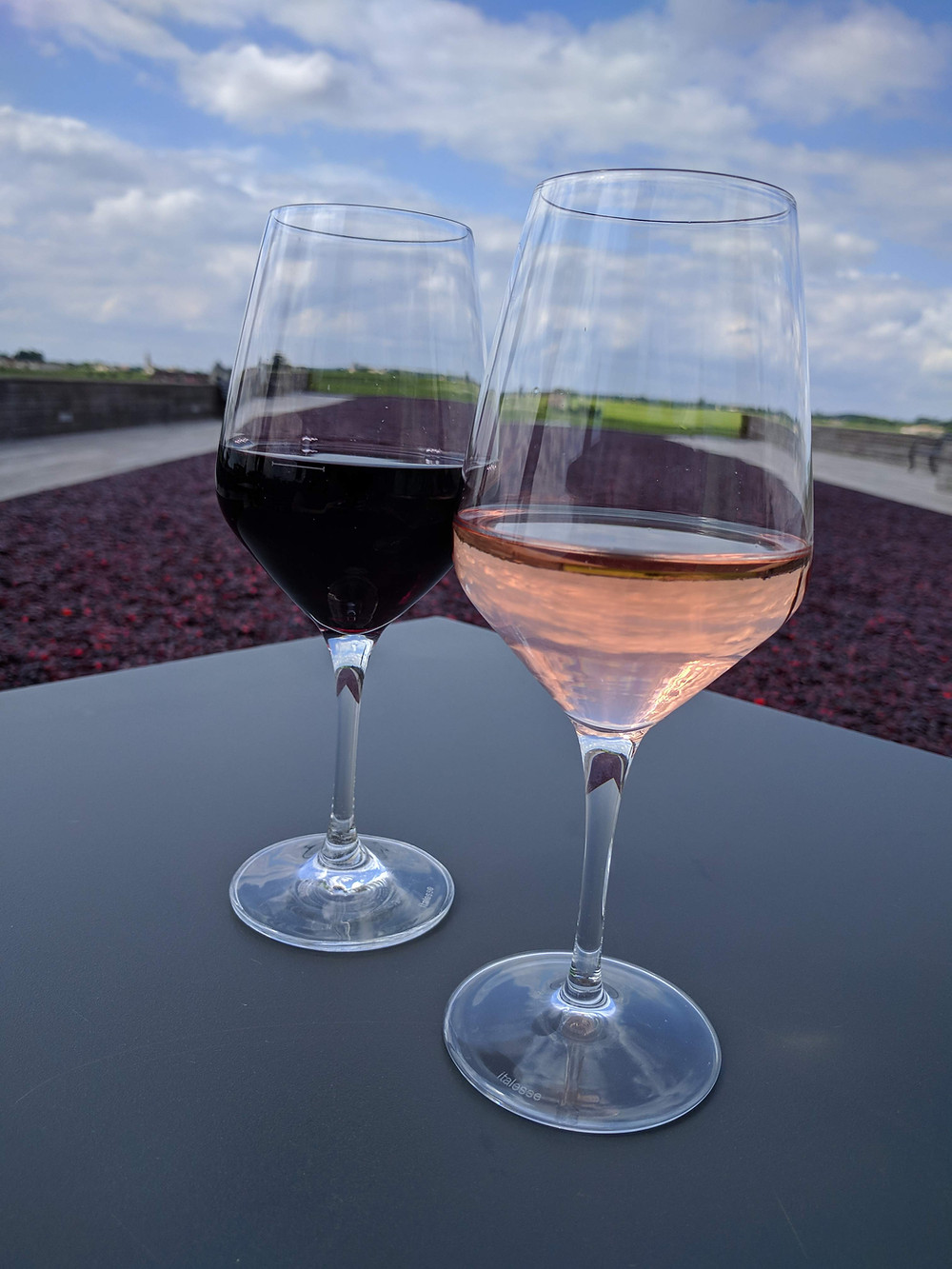 Adding potassium metabisulfite to wine
