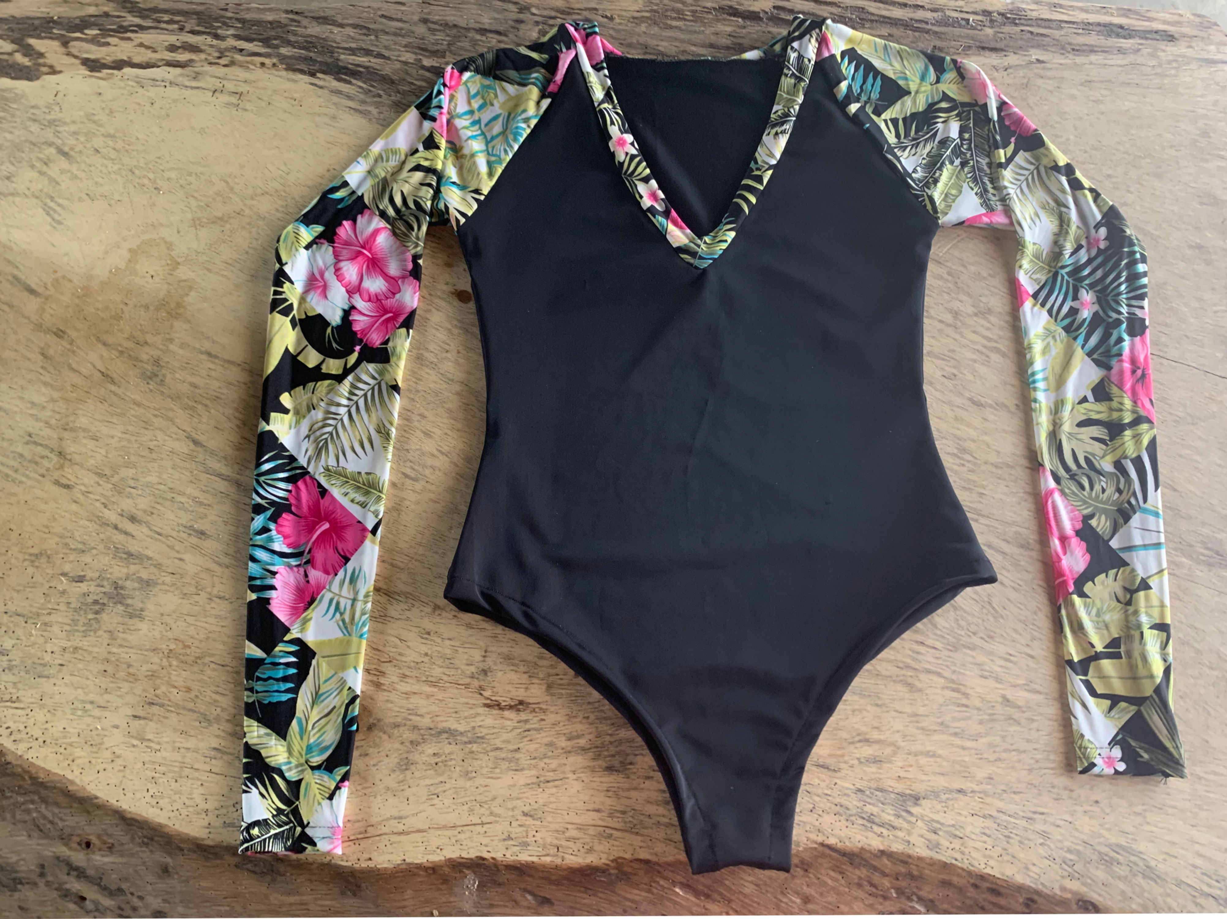 ONE PIECE MOON TROPICAL BLACK